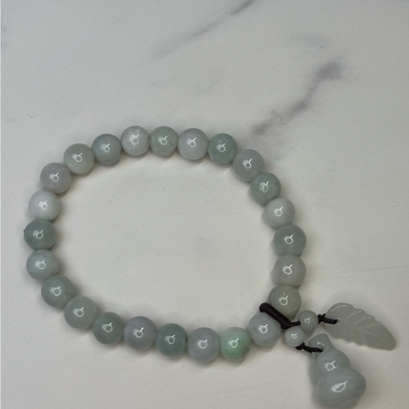 Jade Bead with Hulu & Feather Bracelet - Picture 4 of 5